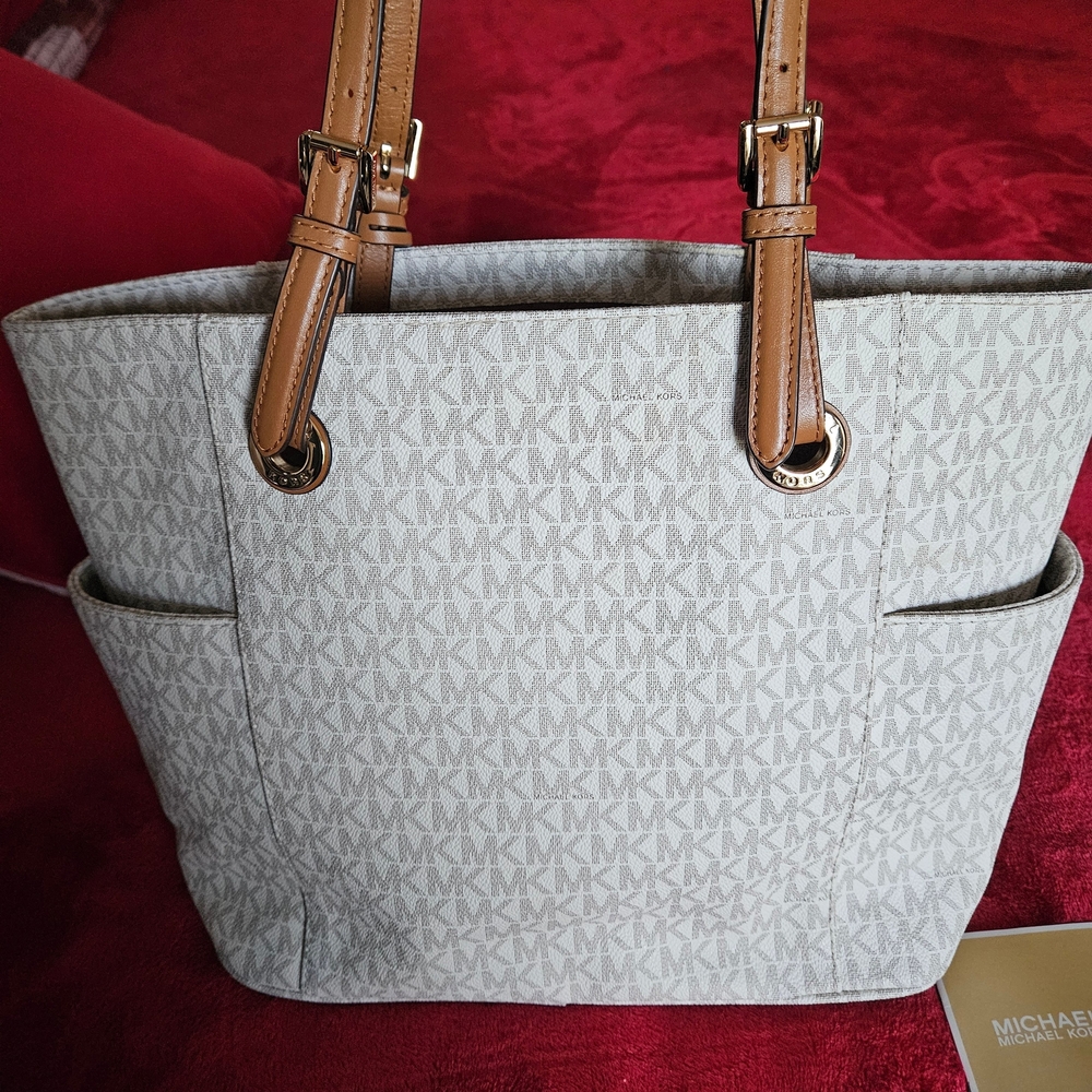 Michael Kors Jet Set Signature Logo Tote Bag in Vanilla with Acorn Trim - Picture 2 of 7